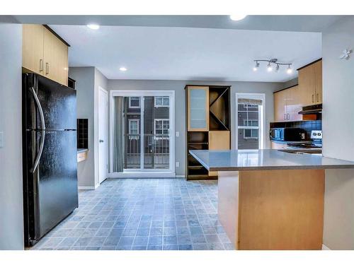 326 Toscana Gardens Nw, Calgary, AB - Indoor Photo Showing Kitchen