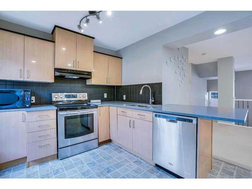 326 Toscana Gardens Nw, Calgary, AB - Indoor Photo Showing Kitchen