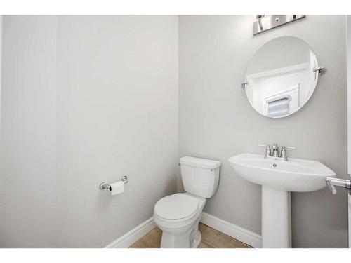 368 Creekrun Crescent Sw, Airdrie, AB - Indoor Photo Showing Bathroom