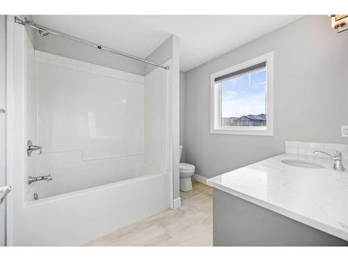 368 Creekrun Crescent Sw, Airdrie, AB - Indoor Photo Showing Bathroom