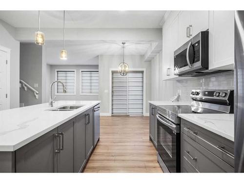 368 Creekrun Crescent Sw, Airdrie, AB - Indoor Photo Showing Kitchen With Double Sink With Upgraded Kitchen