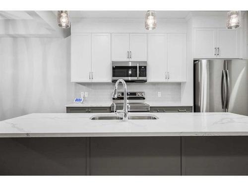 368 Creekrun Crescent Sw, Airdrie, AB - Indoor Photo Showing Kitchen With Double Sink With Upgraded Kitchen