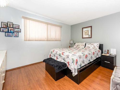 1416 Mardale Drive Ne, Calgary, AB - Indoor Photo Showing Bedroom