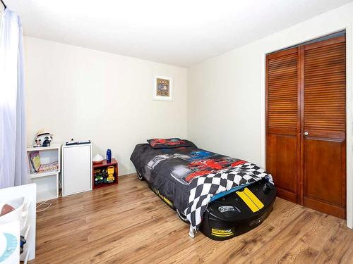 1416 Mardale Drive Ne, Calgary, AB - Indoor Photo Showing Bedroom