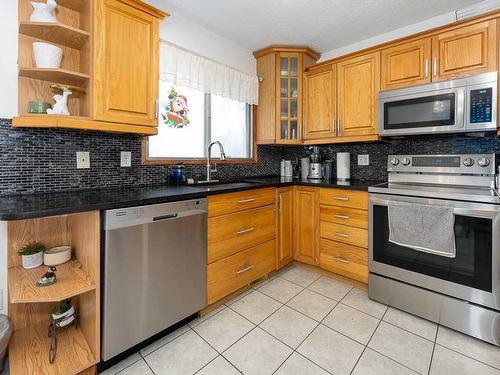 1416 Mardale Drive Ne, Calgary, AB - Indoor Photo Showing Kitchen