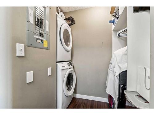 3204-Tuscarora Tuscarora Manor Nw, Calgary, AB - Indoor Photo Showing Laundry Room