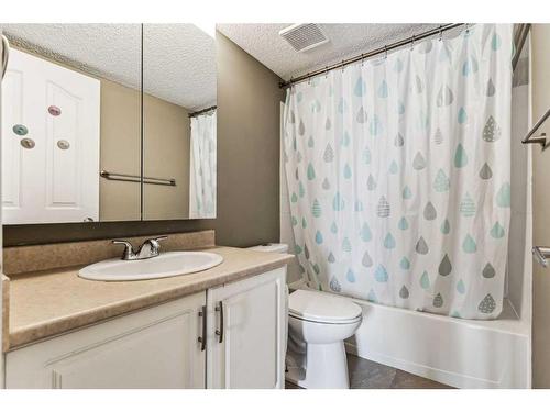 3204-Tuscarora Tuscarora Manor Nw, Calgary, AB - Indoor Photo Showing Bathroom