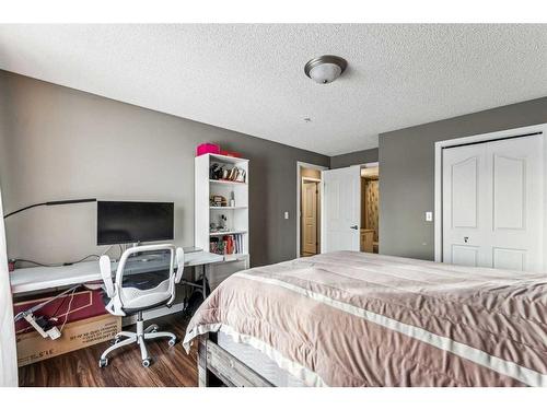 3204-Tuscarora Tuscarora Manor Nw, Calgary, AB - Indoor Photo Showing Bedroom