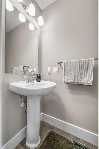 44 Covecreek Mews Ne, Calgary, AB - Indoor Photo Showing Bathroom