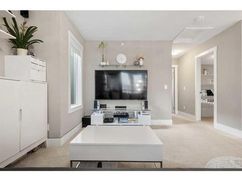 44 Covecreek Mews Ne, Calgary, AB - Indoor Photo Showing Living Room