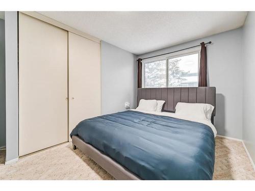 52-251 90 Avenue Sw, Calgary, AB - Indoor Photo Showing Bedroom