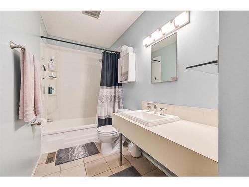 52-251 90 Avenue Sw, Calgary, AB - Indoor Photo Showing Bathroom