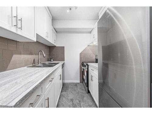 12-287 Southampton Drive Sw, Calgary, AB - Indoor Photo Showing Kitchen With Double Sink