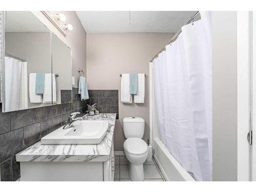 12-287 Southampton Drive Sw, Calgary, AB - Indoor Photo Showing Bathroom