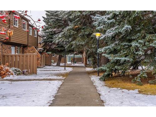 12-287 Southampton Drive Sw, Calgary, AB - Outdoor