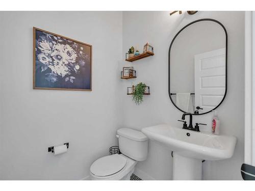 116 Walgrove Drive Se, Calgary, AB - Indoor Photo Showing Bathroom