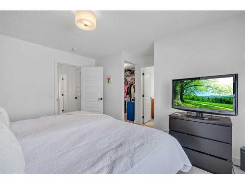 116 Walgrove Drive Se, Calgary, AB - Indoor Photo Showing Bedroom