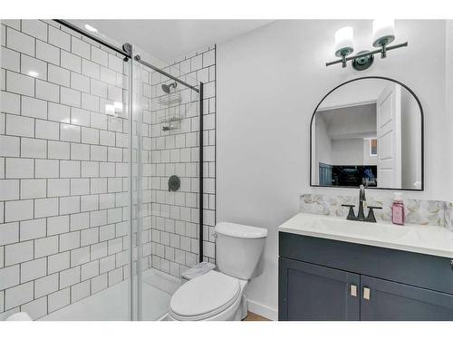 116 Walgrove Drive Se, Calgary, AB - Indoor Photo Showing Bathroom