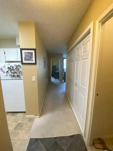 105-4944 Dalton Drive Nw, Calgary, AB - Indoor Photo Showing Other Room