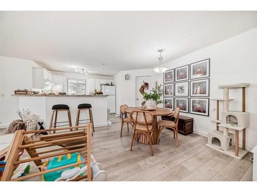 1130-8 Bridlecrest Drive Sw, Calgary, AB - Indoor Photo Showing Dining Room