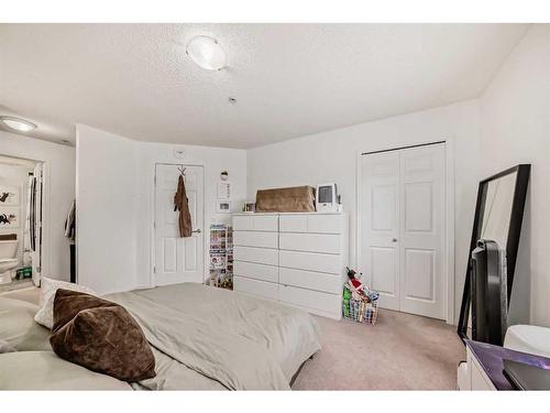 1130-8 Bridlecrest Drive Sw, Calgary, AB - Indoor Photo Showing Bedroom