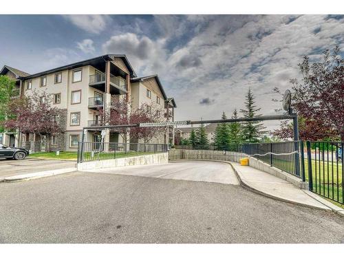 1130-8 Bridlecrest Drive Sw, Calgary, AB - Outdoor