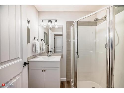 1180 Kings Heights Road Se, Airdrie, AB - Indoor Photo Showing Bathroom