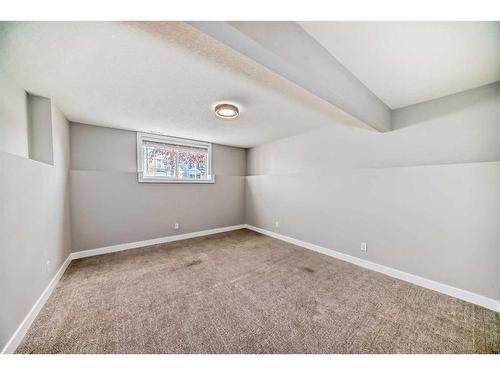 1180 Kings Heights Road Se, Airdrie, AB - Indoor Photo Showing Other Room