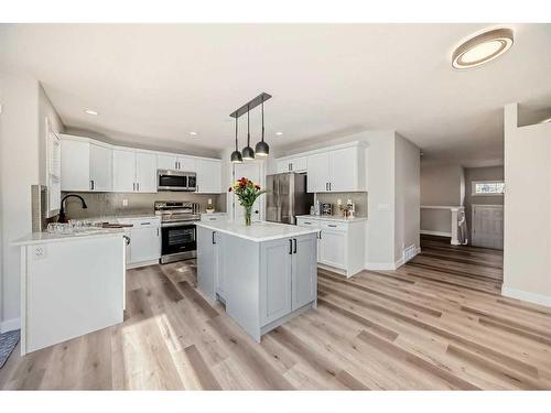 1180 Kings Heights Road Se, Airdrie, AB - Indoor Photo Showing Kitchen