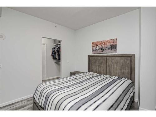 1807-210 15 Avenue Se, Calgary, AB - Indoor Photo Showing Bedroom