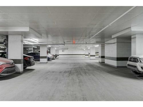 1807-210 15 Avenue Se, Calgary, AB - Indoor Photo Showing Garage