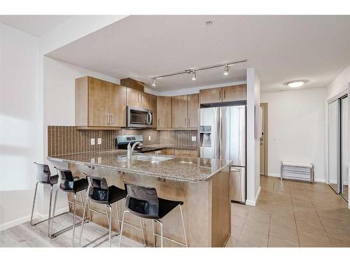 1807-210 15 Avenue Se, Calgary, AB - Indoor Photo Showing Kitchen