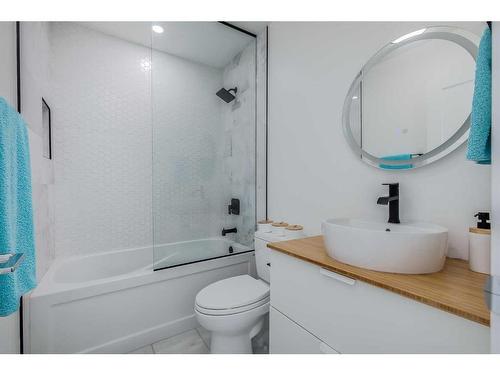 110 Cougarstone Terrace Sw, Calgary, AB - Indoor Photo Showing Bathroom