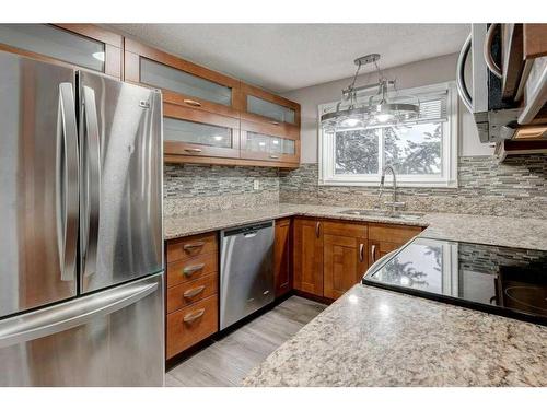 32 Castleridge Road Ne, Calgary, AB - Indoor Photo Showing Kitchen