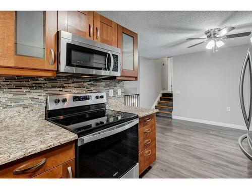 32 Castleridge Road Ne, Calgary, AB - Indoor Photo Showing Kitchen