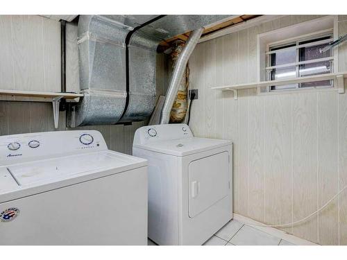 32 Castleridge Road Ne, Calgary, AB - Indoor Photo Showing Laundry Room