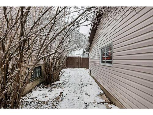 32 Castleridge Road Ne, Calgary, AB - Outdoor