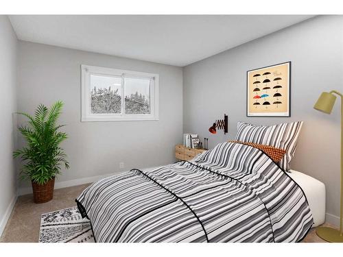 32 Castleridge Road Ne, Calgary, AB - Indoor Photo Showing Bedroom