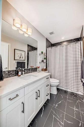 108-35 Walgrove Walk Se, Calgary, AB - Indoor Photo Showing Bathroom