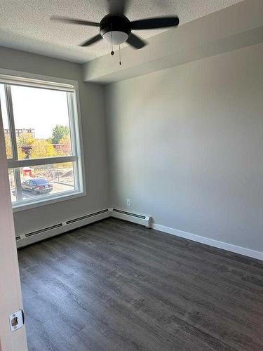 209-1605 17 Street Se, Calgary, AB - Indoor Photo Showing Other Room