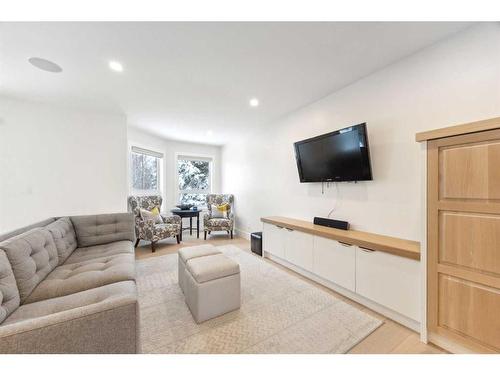 131 Canterbury Court Sw, Calgary, AB - Indoor Photo Showing Living Room