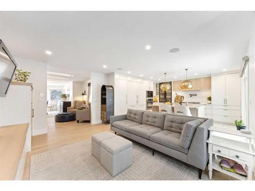 131 Canterbury Court Sw, Calgary, AB - Indoor Photo Showing Living Room