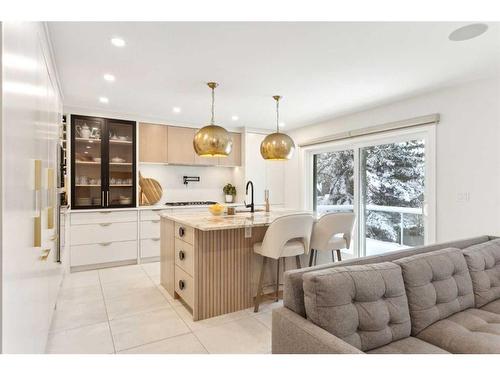 131 Canterbury Court Sw, Calgary, AB - Indoor Photo Showing Kitchen With Upgraded Kitchen