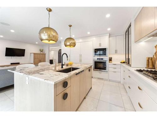 131 Canterbury Court Sw, Calgary, AB - Indoor Photo Showing Kitchen With Upgraded Kitchen