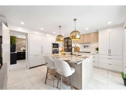 131 Canterbury Court Sw, Calgary, AB - Indoor Photo Showing Kitchen With Upgraded Kitchen