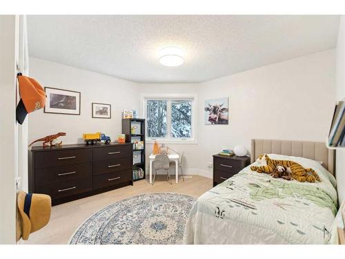 131 Canterbury Court Sw, Calgary, AB - Indoor Photo Showing Bedroom