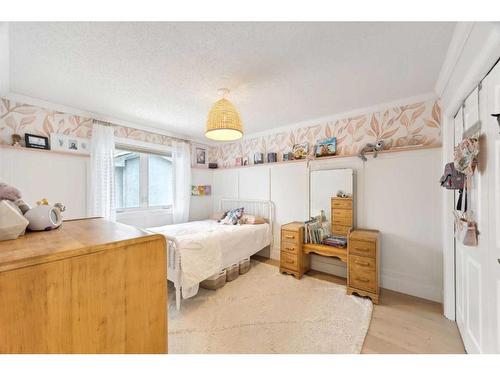 131 Canterbury Court Sw, Calgary, AB - Indoor Photo Showing Bedroom