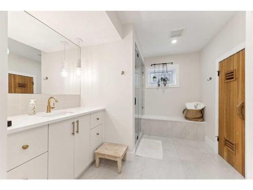 131 Canterbury Court Sw, Calgary, AB - Indoor Photo Showing Bathroom