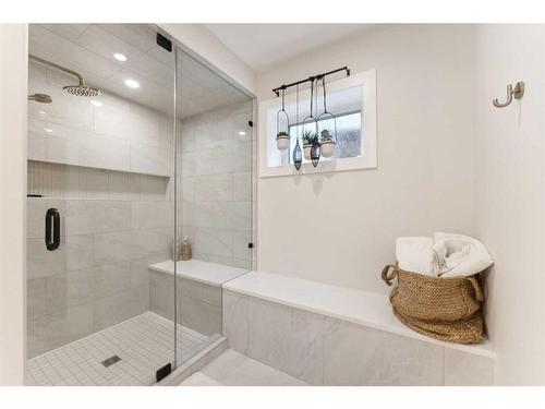 131 Canterbury Court Sw, Calgary, AB - Indoor Photo Showing Bathroom