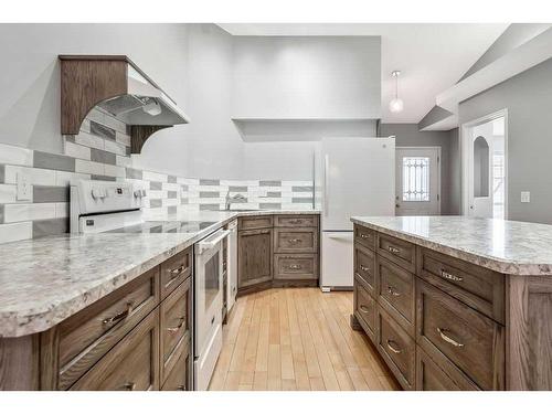 126 Baker Creek Drive Sw, High River, AB - Indoor Photo Showing Kitchen